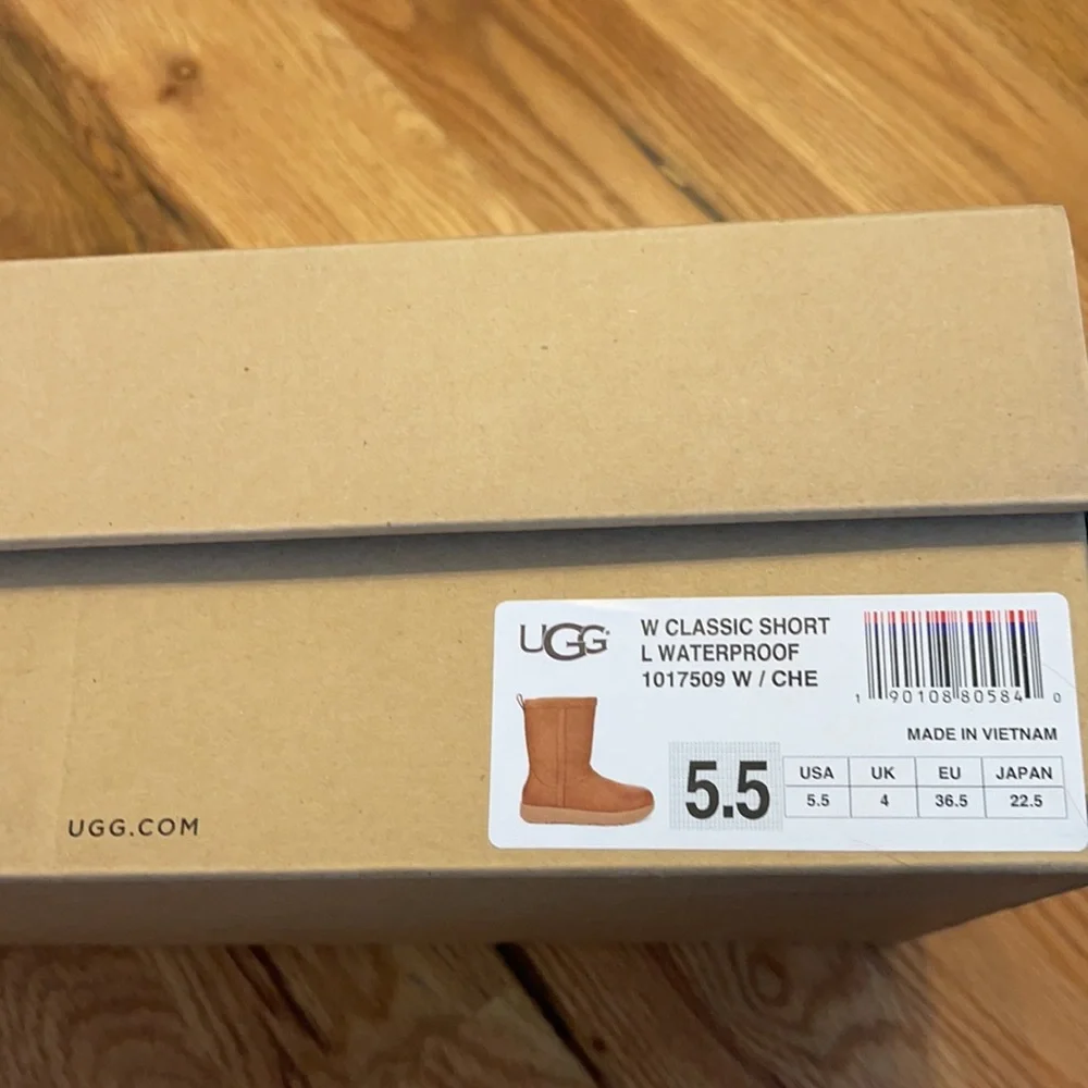 UGG size 5.5 waterproof classic short women’s - Picture 6 of 9